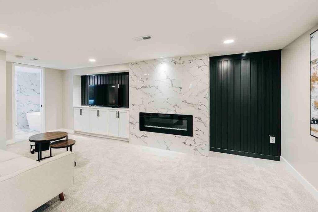 Beautiful Luxury Home Freshly Renovated With Big Yard, Seating & Grill Pad Cottage Grove Ngoại thất bức ảnh